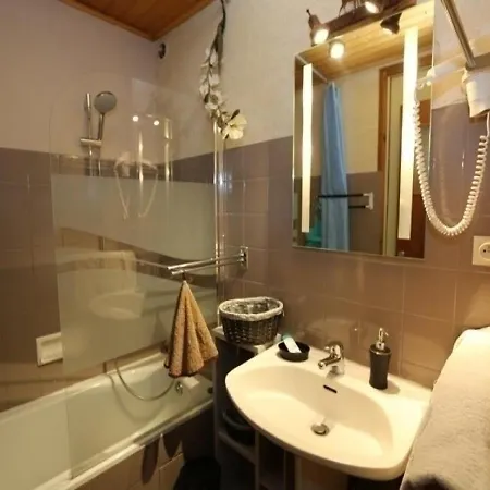 4 Pieces Cabine 9 Personnes 3* Expose Sud Est